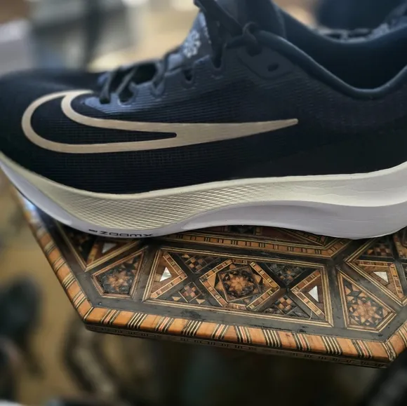 NIKE ZOOM FLY 5 ROAD RUNNING SIZE 11 IN Mens's