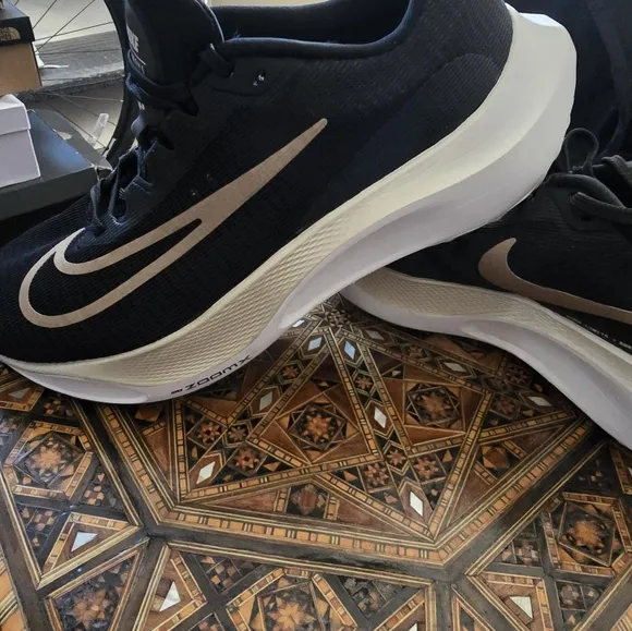 NIKE ZOOM FLY 5 ROAD RUNNING SIZE 11 IN Mens's