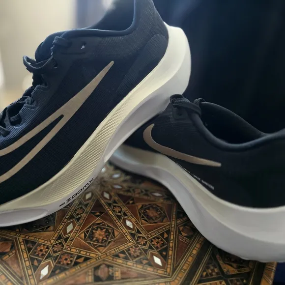 NIKE ZOOM FLY 5 ROAD RUNNING SIZE 11 IN Mens's