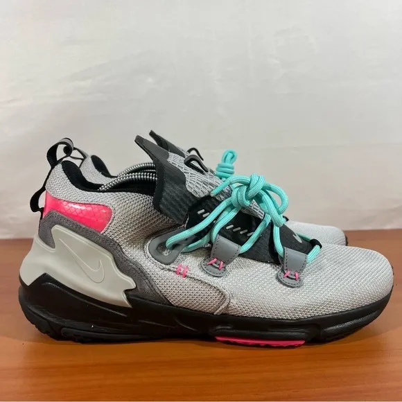NIKE Zoom Moc South Beach Men's Shoe Size 10.5 #492
