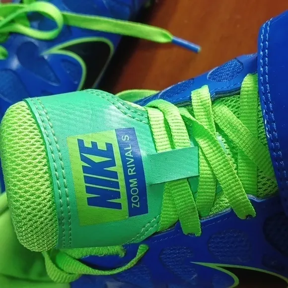 NIKE ZOOM RIVAL SPORT SHOES SIZE 8.5 IN BLUE AND GREEN FLORSENT