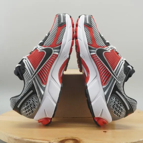 Nike Zoom Vomero 5 Mens Size 10 Shoes University Red Silver Comfort Sneakers NEW