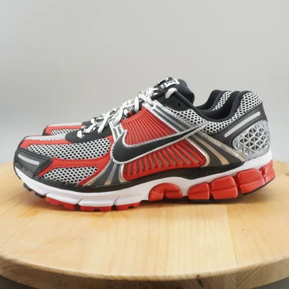 Nike Zoom Vomero 5 Mens Size 10 Shoes University Red Silver Comfort Sneakers NEW