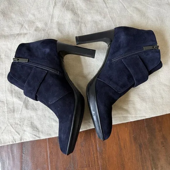 NWOB AQUATALIA Deena Water Resistant Heeled Booties in Suede Navy