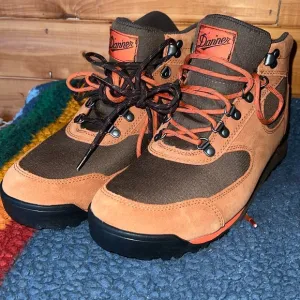 NWOB Danner Jag Men’s size 9 D hiking boots Sierra /Chocolate Chip