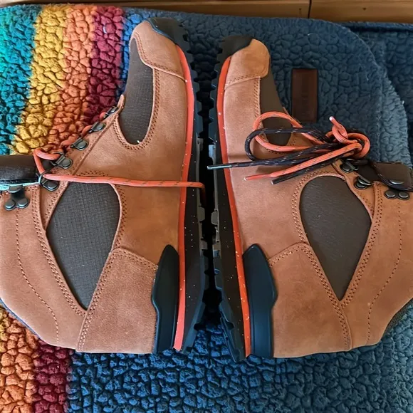 NWOB Danner Jag Men’s size 9 D hiking boots Sierra /Chocolate Chip