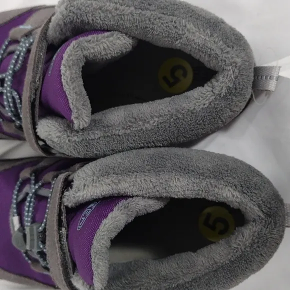 NWOB Keen Girls Steel Grey Charisma Knotch Chukka Boots Size 5