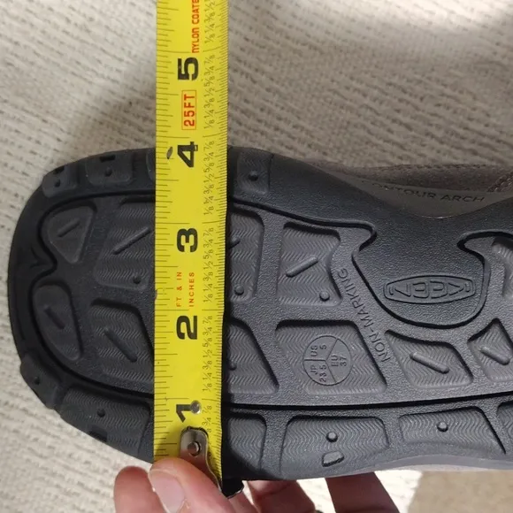 NWOB Keen Girls Steel Grey Charisma Knotch Chukka Boots Size 5