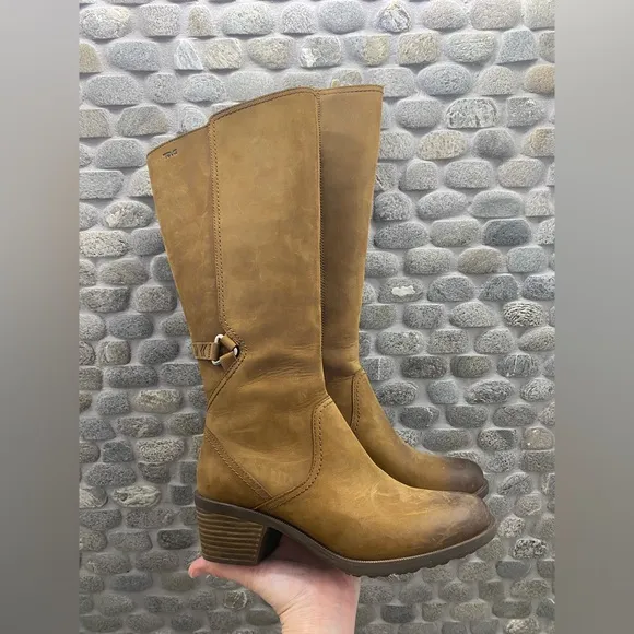 NWOB Teva Roxy Waterproof Leather Boots Size 8