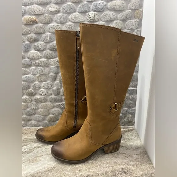 NWOB Teva Roxy Waterproof Leather Boots Size 8