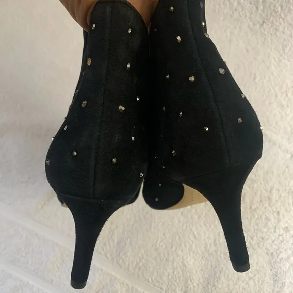 NWOB WHITE HOUSE BLACK MARKET LAILA RHINESTONE STUDDED ANKLE BOOTIE SIZE 6.5M