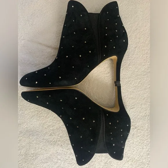 NWOB WHITE HOUSE BLACK MARKET LAILA RHINESTONE STUDDED ANKLE BOOTIE SIZE 6.5M