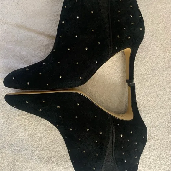 NWOB WHITE HOUSE BLACK MARKET LAILA RHINESTONE STUDDED ANKLE BOOTIE SIZE 6.5M