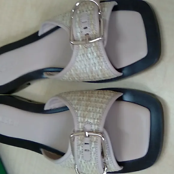 NWOT Callie RAFFIA buckle strapsize 10