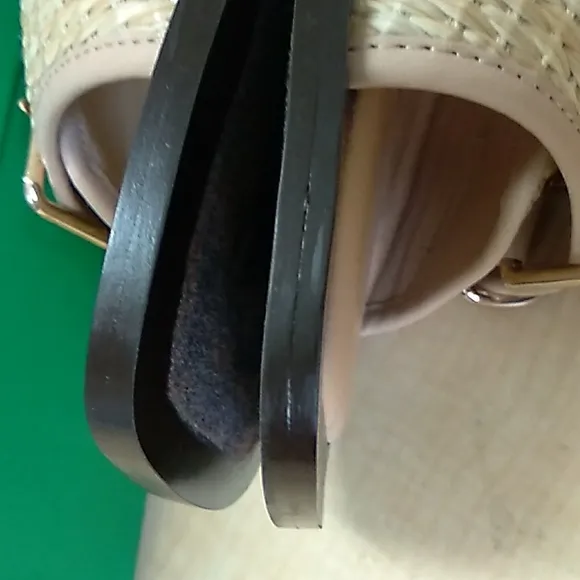 NWOT Callie RAFFIA buckle strapsize 10