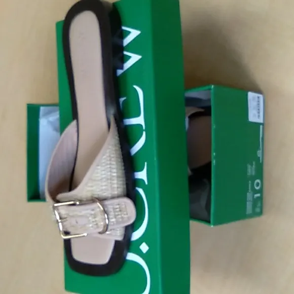 NWOT Callie RAFFIA buckle strapsize 10