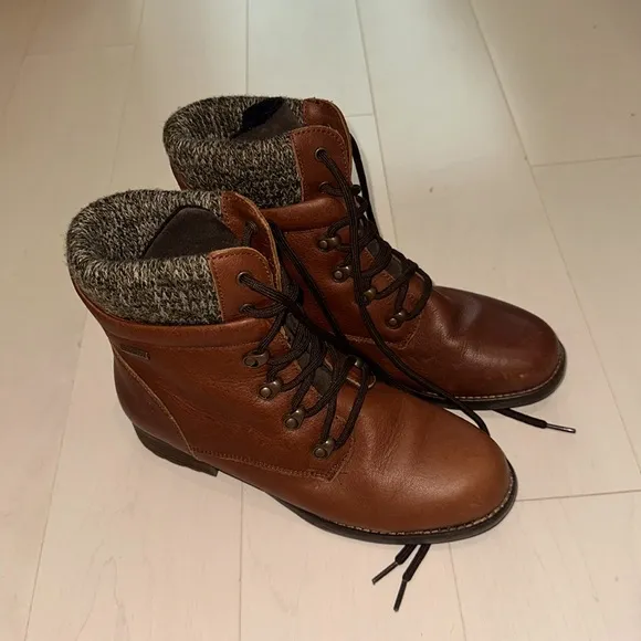 NWOT Cougar Brown Waterproof Hiking Boots Size 8