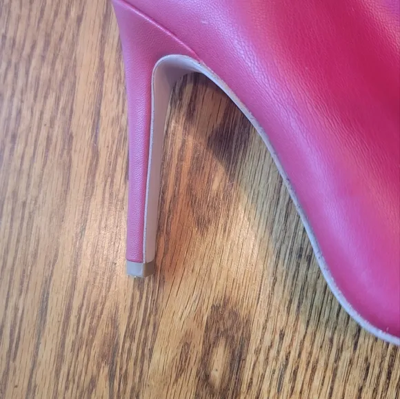 NWOT Jessica Simpson Fire Red Faux Leather Pointed Toe Ankle Shoes Heels…