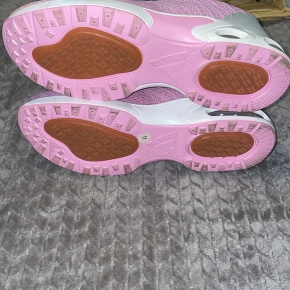 NWOT Mishansha Women's Running Walking Shoes. Pink.  Size 11.