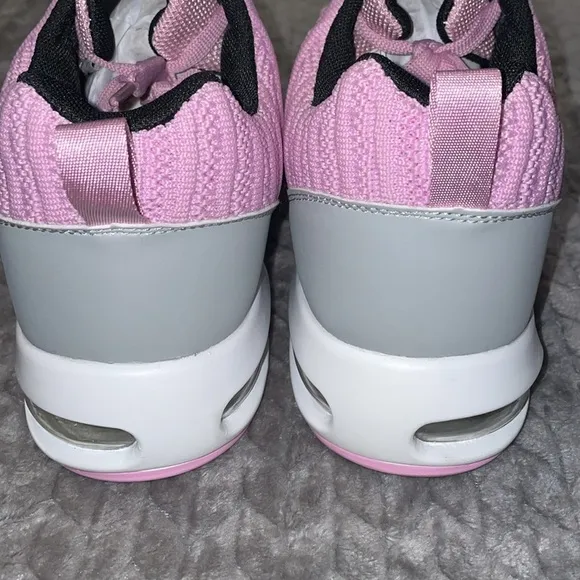 NWOT Mishansha Women's Running Walking Shoes. Pink.  Size 11.