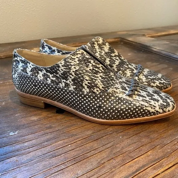 NWOT Nicole Miller Artelier Stella Sabrina  Taupe Slip On Shoes