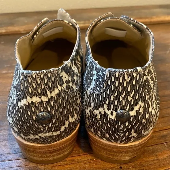 NWOT Nicole Miller Artelier Stella Sabrina  Taupe Slip On Shoes