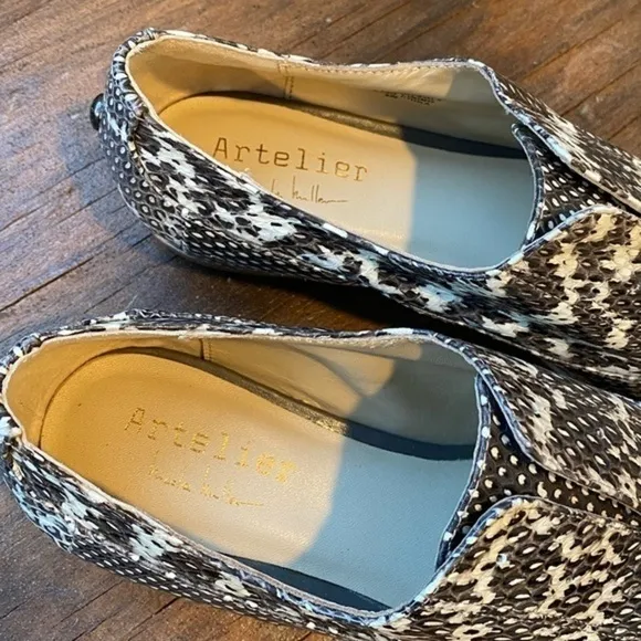 NWOT Nicole Miller Artelier Stella Sabrina  Taupe Slip On Shoes