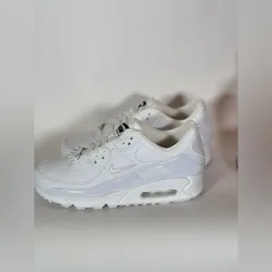 NWOT Nike Air Max 90 Women's Shoes