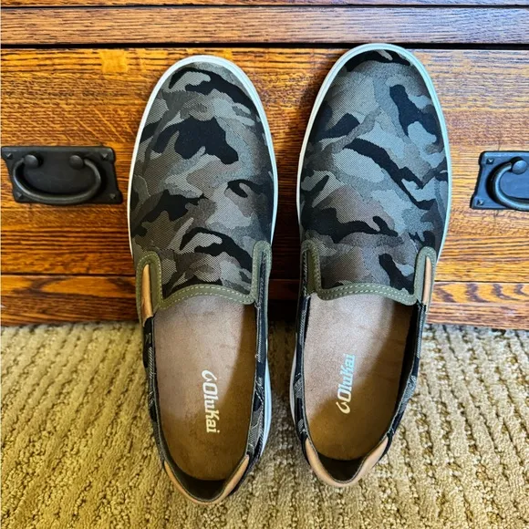 NWOT Olukai Men's Camouflage Slip-On Shoes