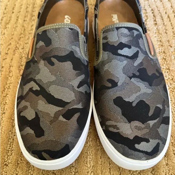 NWOT Olukai Men's Camouflage Slip-On Shoes