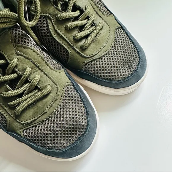 NWOT Pajar Yano Mesh Sneakers