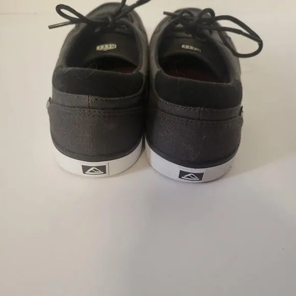 NWOT Reef Men's Deckhand 3Tx Sneaker Size 10.5 Charcoal Gray Black White