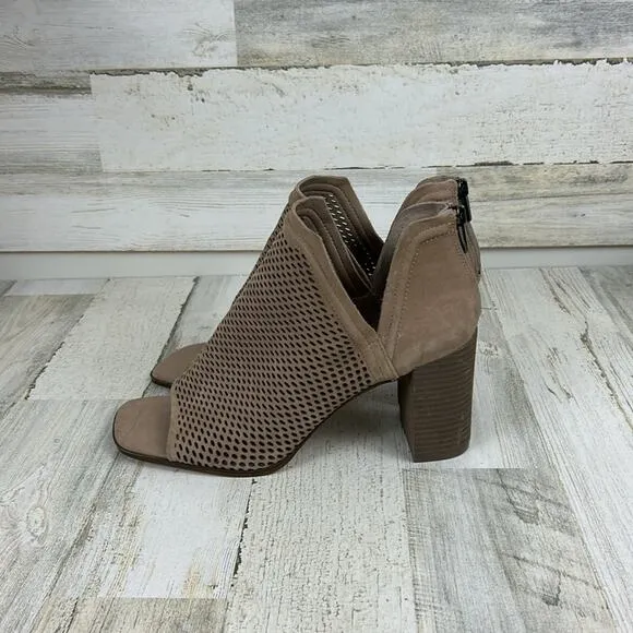 NWOT Vince Camuto Katnina womens sz 12M gray/brown leather laser cut ankle boots