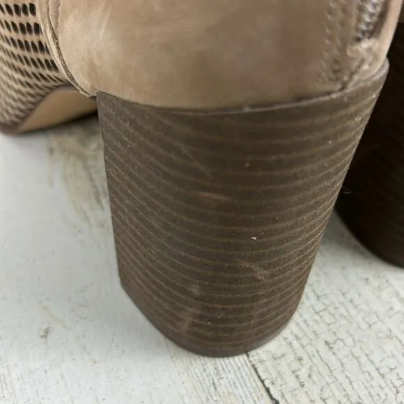 NWOT Vince Camuto Katnina womens sz 12M gray/brown leather laser cut ankle boots
