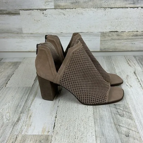 NWOT Vince Camuto Katnina womens sz 12M gray/brown leather laser cut ankle boots