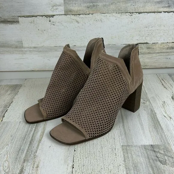 NWOT Vince Camuto Katnina womens sz 12M gray/brown leather laser cut ankle boots