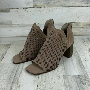 NWOT Vince Camuto Katnina womens sz 12M gray/brown leather laser cut ankle boots
