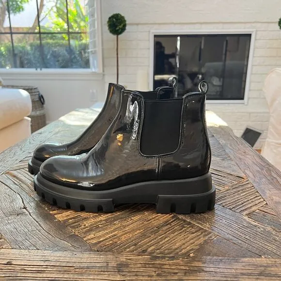 NWOT Women's AGL Maxine Chelsea Patent leather Beatle Boots - Sz 11