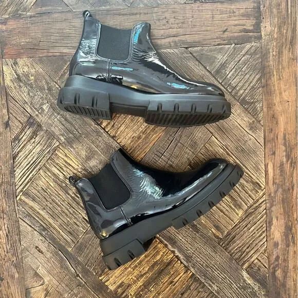 NWOT Women's AGL Maxine Chelsea Patent leather Beatle Boots - Sz 11