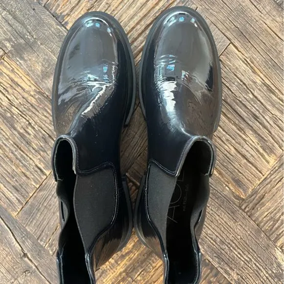 NWOT Women's AGL Maxine Chelsea Patent leather Beatle Boots - Sz 11