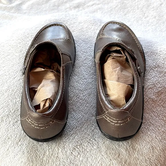 NWOT Women’s Clark metallic bronze or gold  Ashland Lane Slip On Shoes, Size 5 M