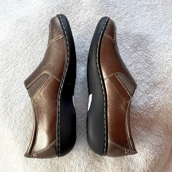 NWOT Women’s Clark metallic bronze or gold  Ashland Lane Slip On Shoes, Size 5 M