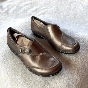 NWOT Women’s Clark metallic bronze or gold  Ashland Lane Slip On Shoes, Size 5 M