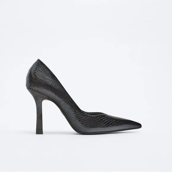 NWOT. Zara Black Heeled Shoes. Size 7,5.