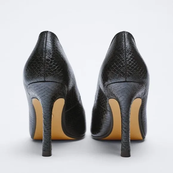 NWOT. Zara Black Heeled Shoes. Size 7,5.