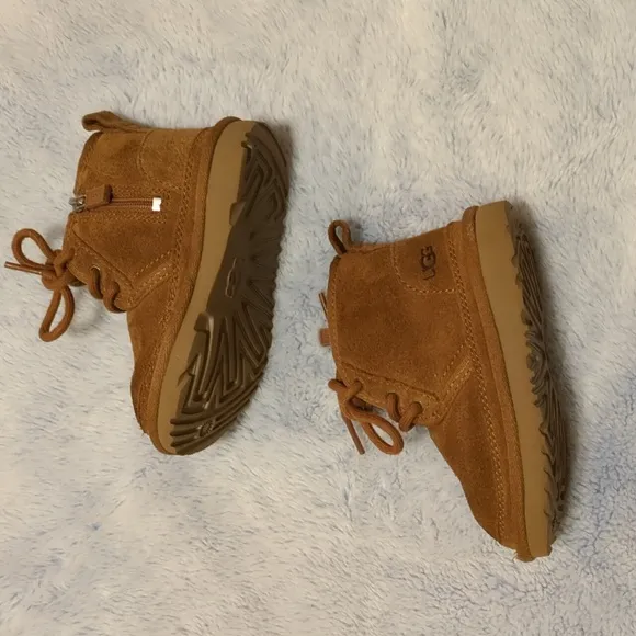 NWOT/EUC Sz8 UGG Kids Neumel II Laceup Chukka Boot Chestnut Suede Tan Brown UGGs