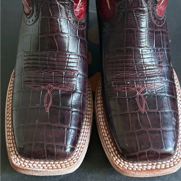 NWT Ariat Western Boots Chocolate Gator Print/Red Appy Wide Square Toe 11” Boots