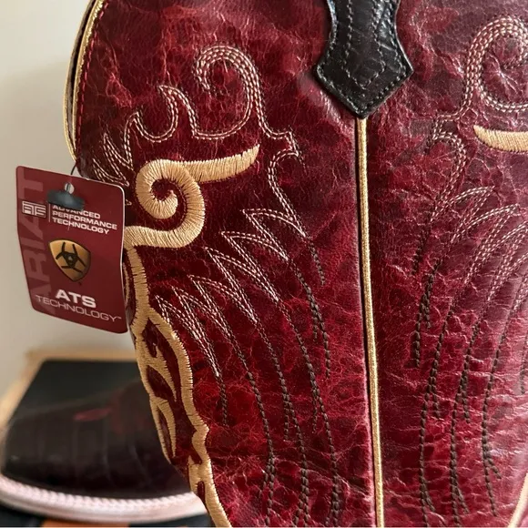 NWT Ariat Western Boots Chocolate Gator Print/Red Appy Wide Square Toe 11” Boots