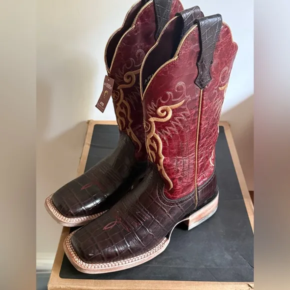 NWT Ariat Western Boots Chocolate Gator Print/Red Appy Wide Square Toe 11” Boots