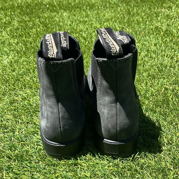 NWT BLUNDSTONE Rustic Black Premium Leather High Top Boots!